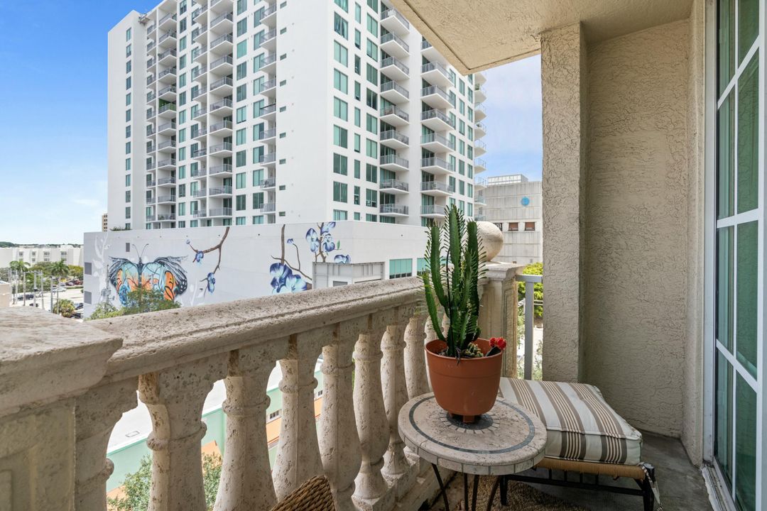 Active With Contract: $4,200 (2 beds, 2 baths, 1160 Square Feet)