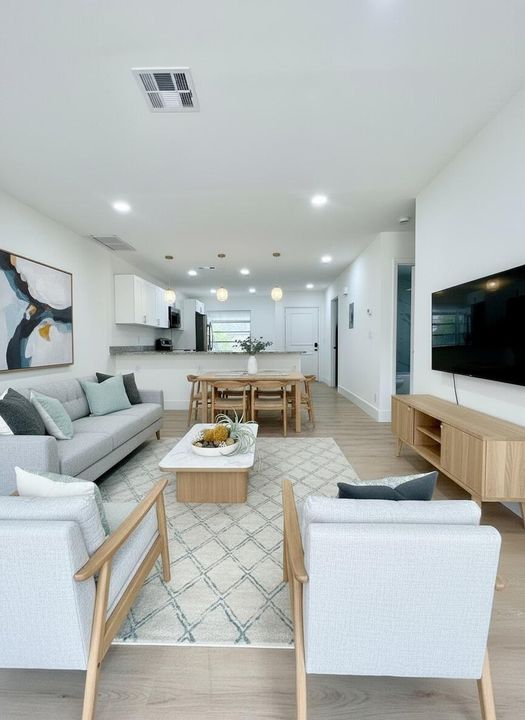 出租: $2,350 (2 贝兹, 2 浴室, 908 平方英尺)