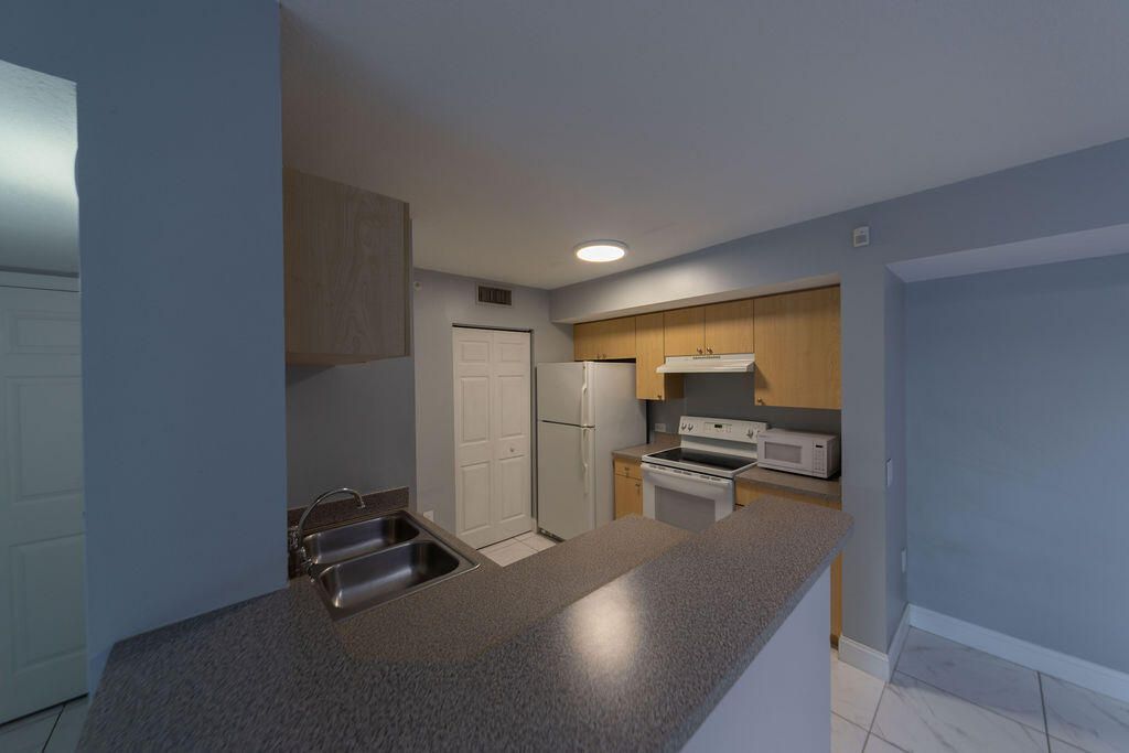 For Rent: $1,900 (1 beds, 1 baths, 793 Square Feet)