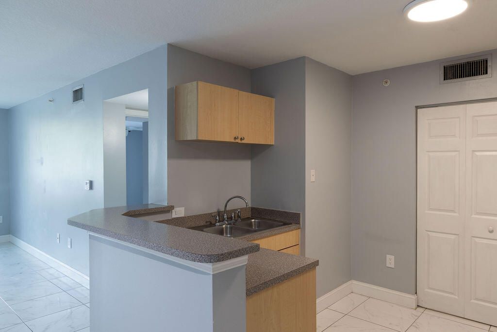 For Rent: $1,900 (1 beds, 1 baths, 793 Square Feet)