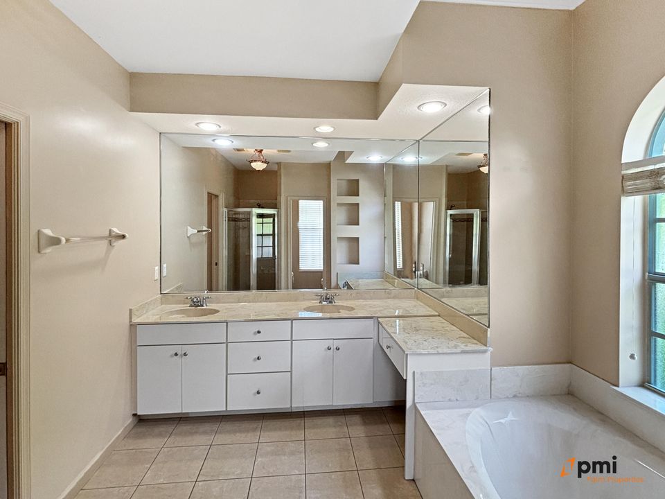 For Rent: $2,800 (3 beds, 2 baths, 2013 Square Feet)