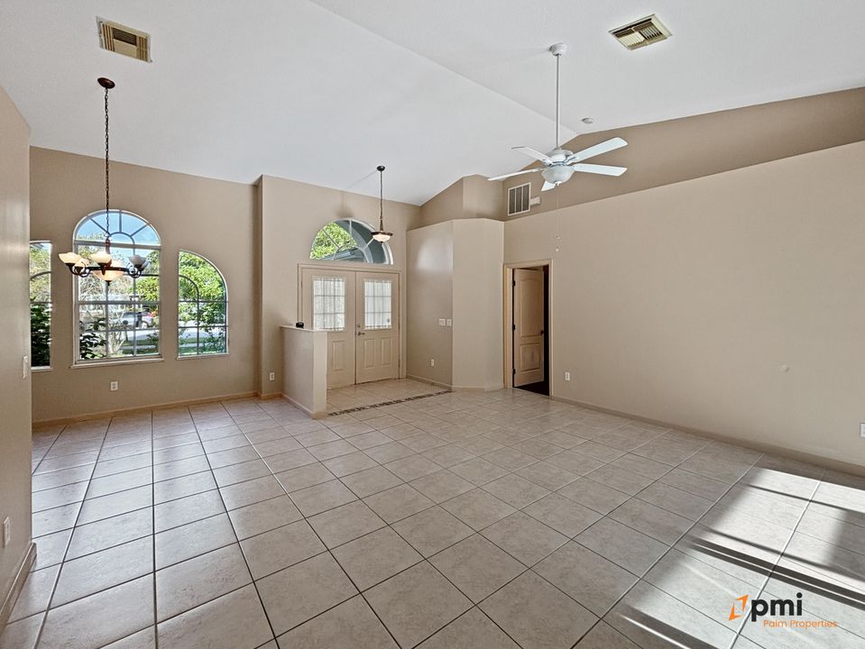 For Rent: $2,800 (3 beds, 2 baths, 2013 Square Feet)