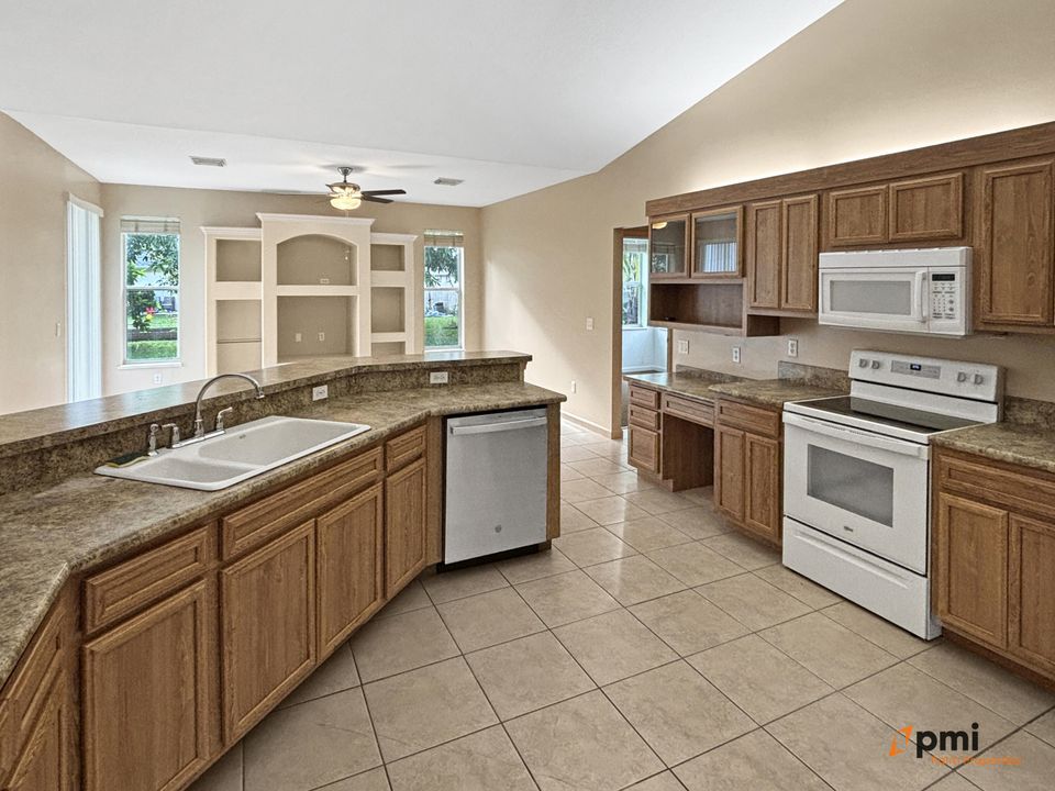 For Rent: $2,800 (3 beds, 2 baths, 2013 Square Feet)