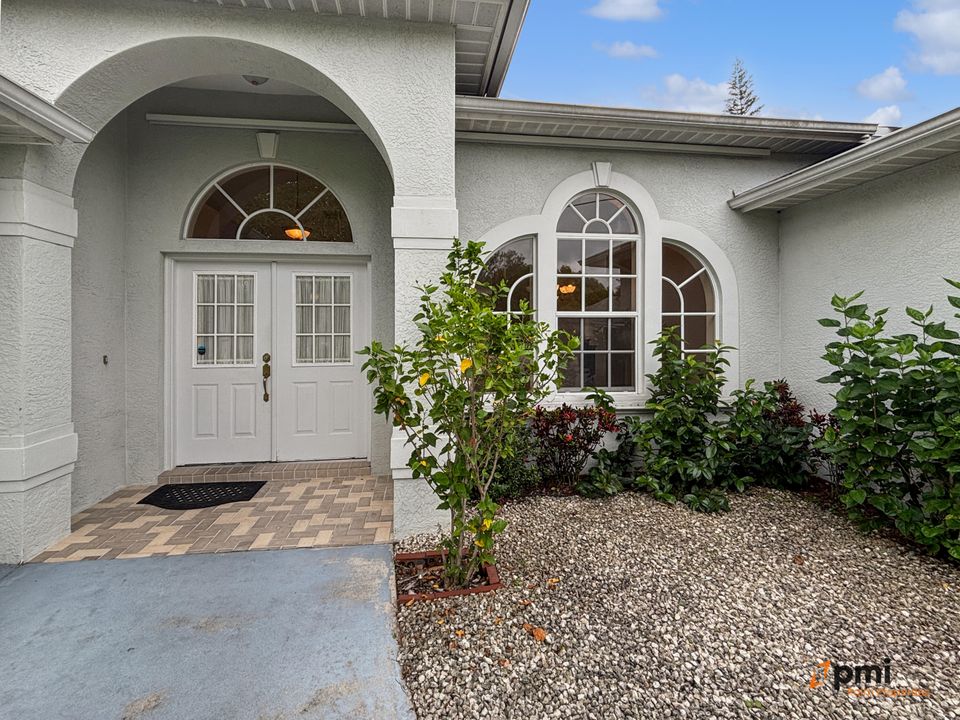 For Rent: $2,800 (3 beds, 2 baths, 2013 Square Feet)