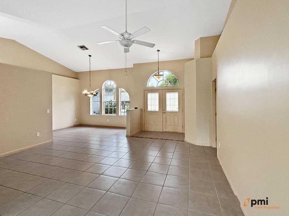 For Rent: $2,800 (3 beds, 2 baths, 2013 Square Feet)