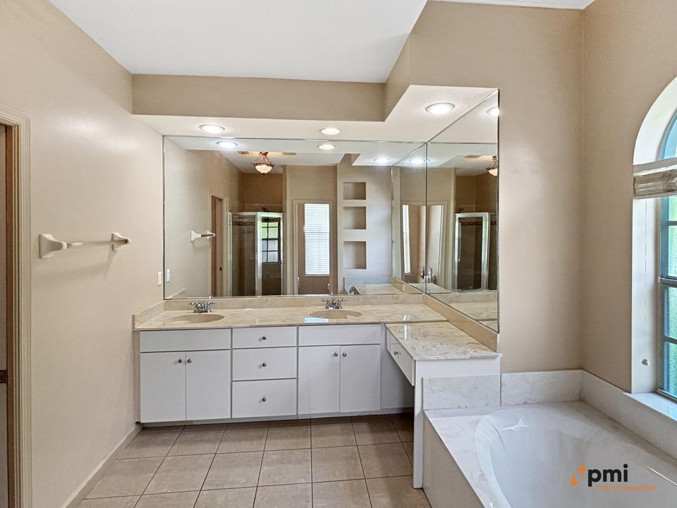 For Rent: $2,800 (3 beds, 2 baths, 2013 Square Feet)