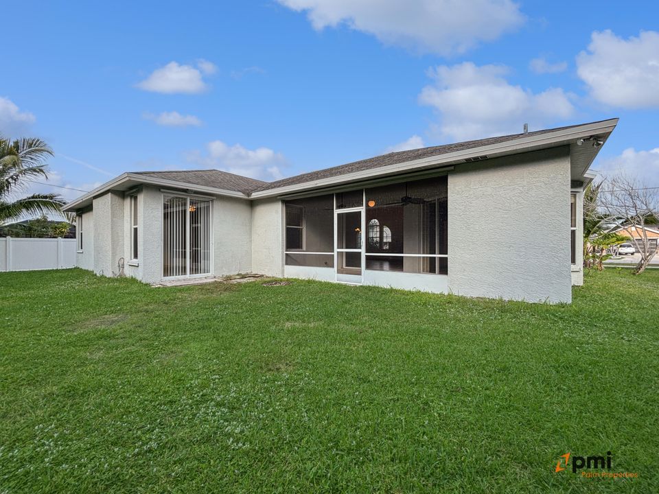 For Rent: $2,800 (3 beds, 2 baths, 2013 Square Feet)