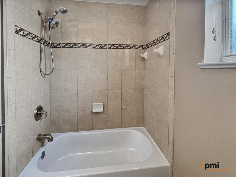 For Rent: $2,800 (3 beds, 2 baths, 2013 Square Feet)