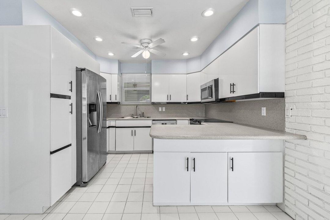 For Sale: $1,900,000 (3 beds, 2 baths, 1480 Square Feet)