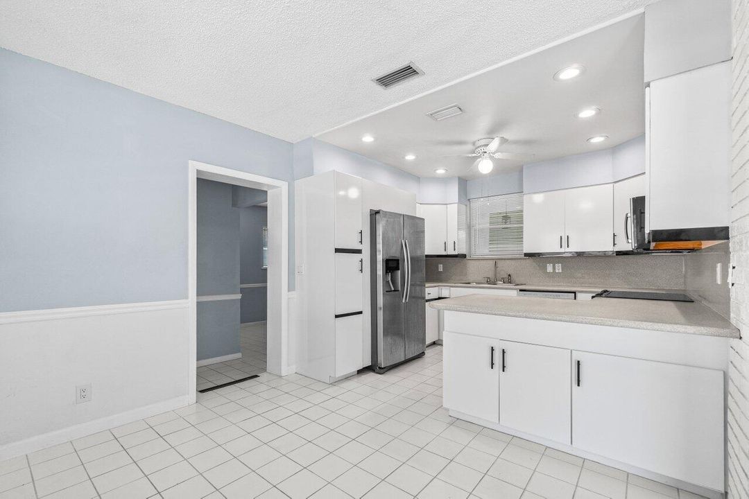 For Sale: $1,900,000 (3 beds, 2 baths, 1480 Square Feet)