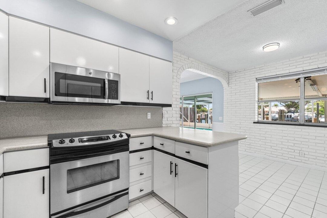 For Sale: $1,900,000 (3 beds, 2 baths, 1480 Square Feet)