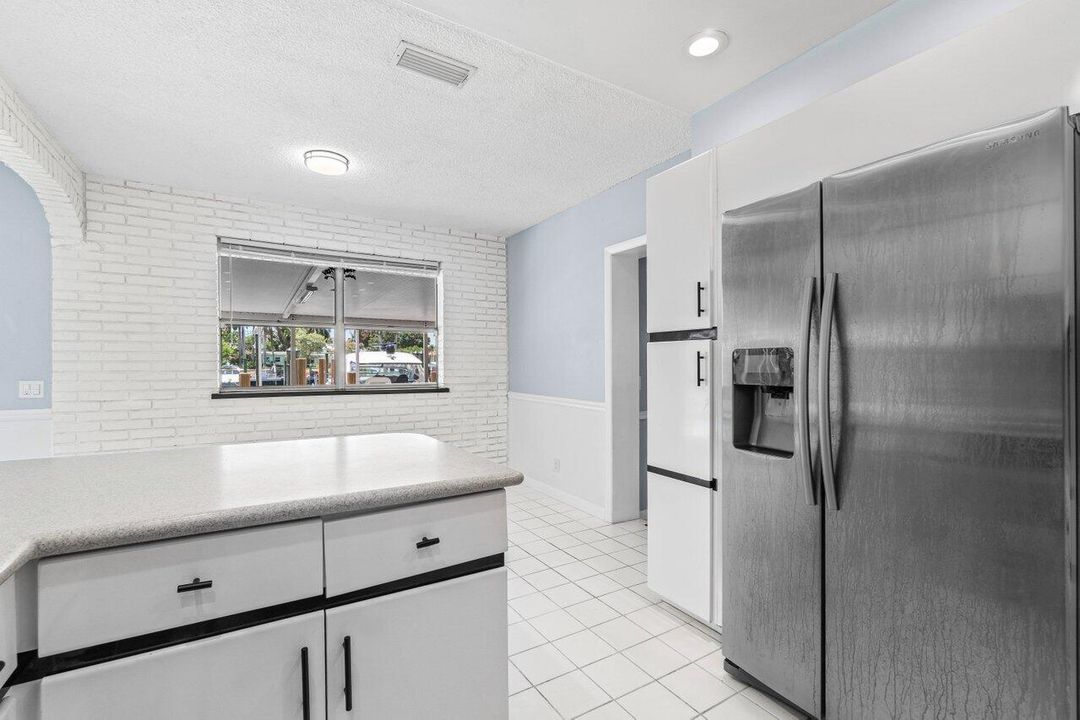 For Sale: $1,900,000 (3 beds, 2 baths, 1480 Square Feet)