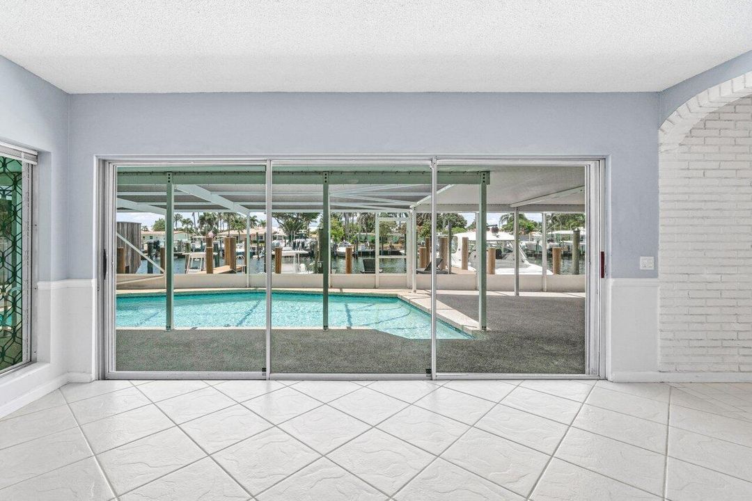 For Sale: $1,900,000 (3 beds, 2 baths, 1480 Square Feet)