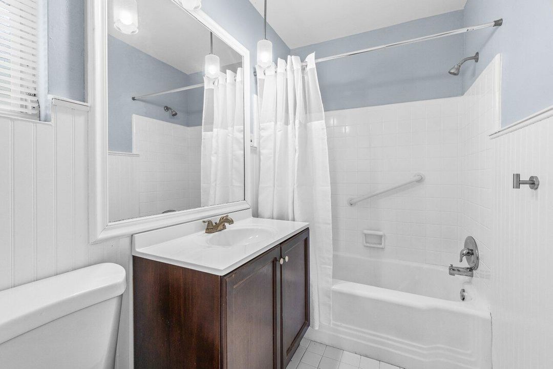 For Sale: $1,900,000 (3 beds, 2 baths, 1480 Square Feet)