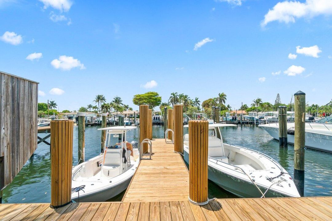 For Sale: $1,900,000 (3 beds, 2 baths, 1480 Square Feet)