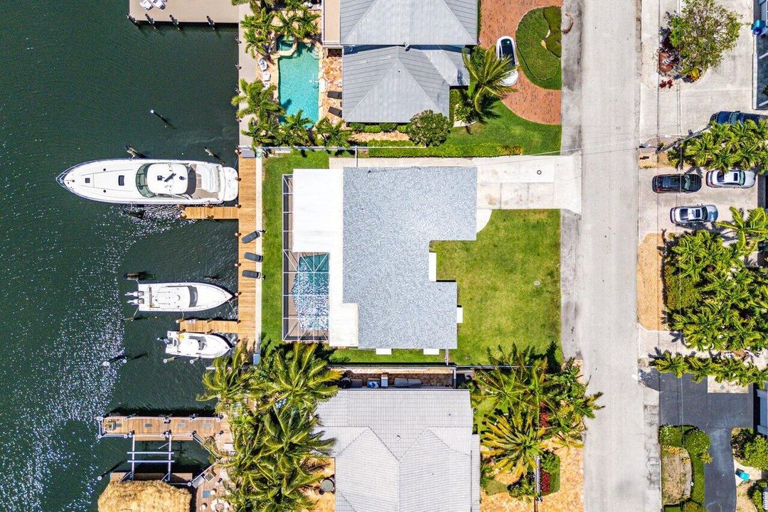 For Sale: $1,900,000 (3 beds, 2 baths, 1480 Square Feet)