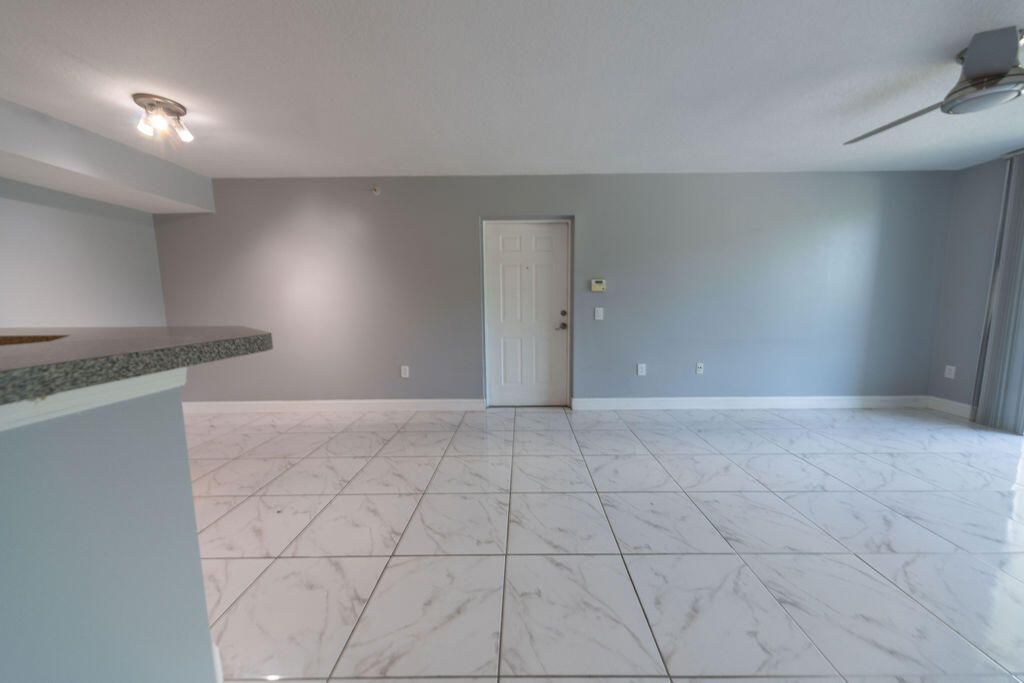 For Rent: $1,900 (1 beds, 1 baths, 793 Square Feet)