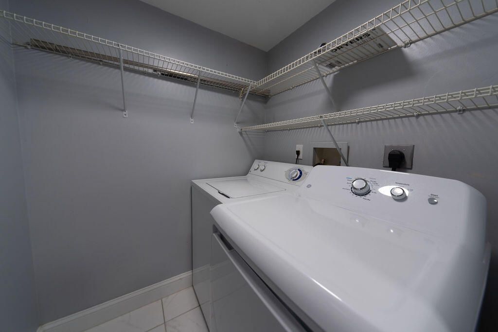 For Rent: $1,900 (1 beds, 1 baths, 793 Square Feet)