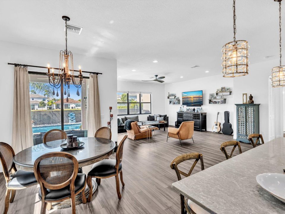 待售: $875,000 (3 贝兹, 2 浴室, 2105 平方英尺)