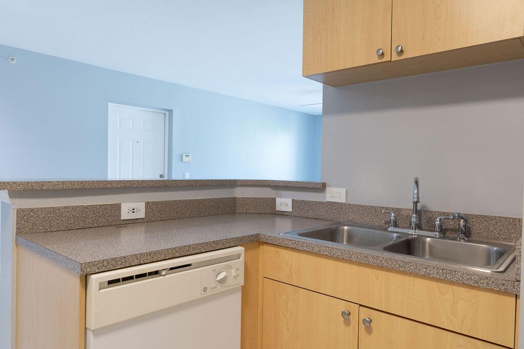 For Rent: $1,900 (1 beds, 1 baths, 793 Square Feet)