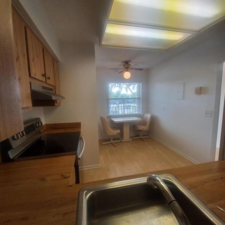 На продажу: $115,000 (2 спален, 2 ванн, 1044 Квадратных фут)