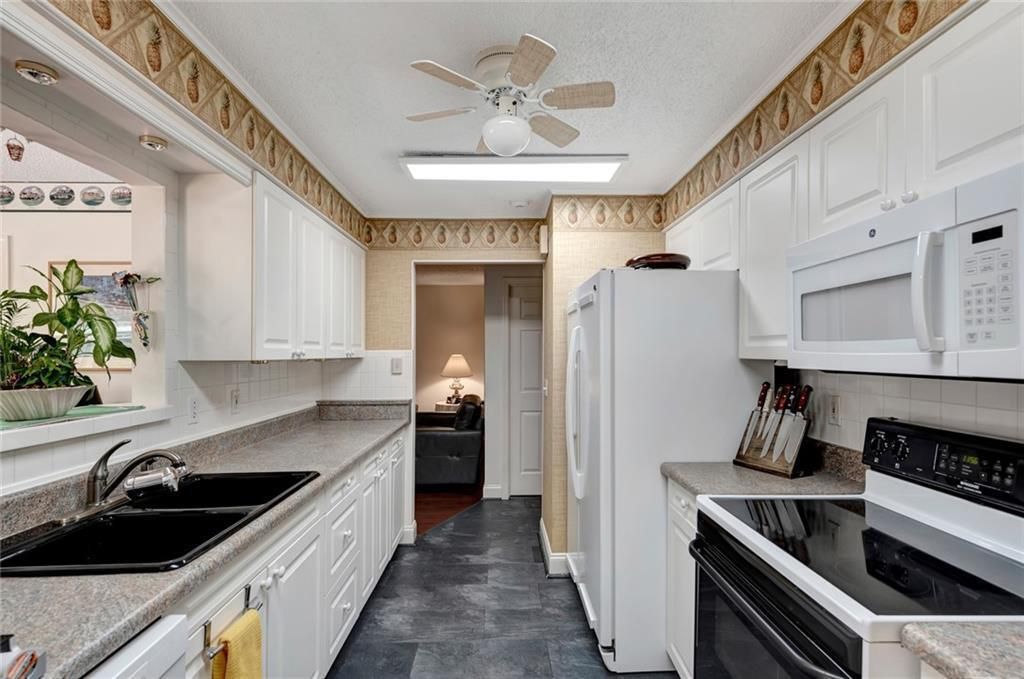 For Sale: $425,000 (3 beds, 2 baths, 1758 Square Feet)