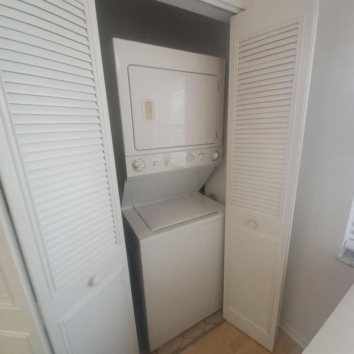 На продажу: $115,000 (2 спален, 2 ванн, 1044 Квадратных фут)