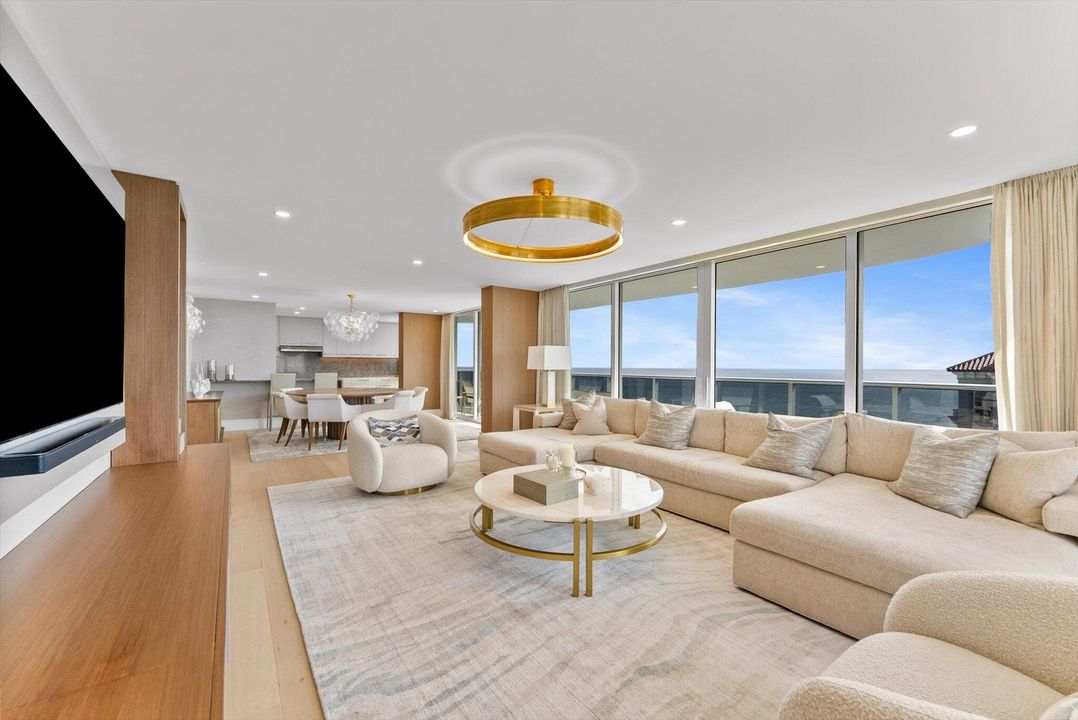 合同活跃: $3,650,000 (3 贝兹, 3 浴室, 2296 平方英尺)