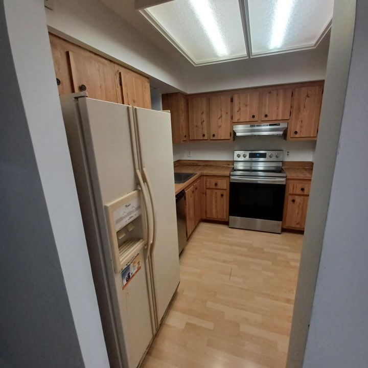 На продажу: $115,000 (2 спален, 2 ванн, 1044 Квадратных фут)