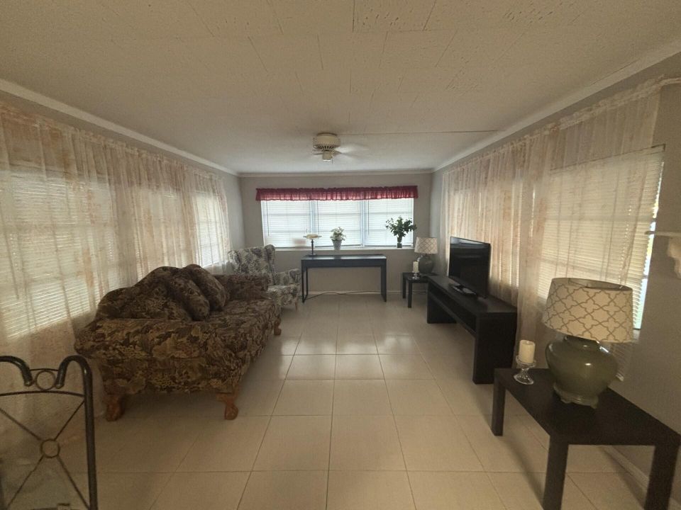 На продажу: $45,000 (2 спален, 1 ванн, 819 Квадратных фут)