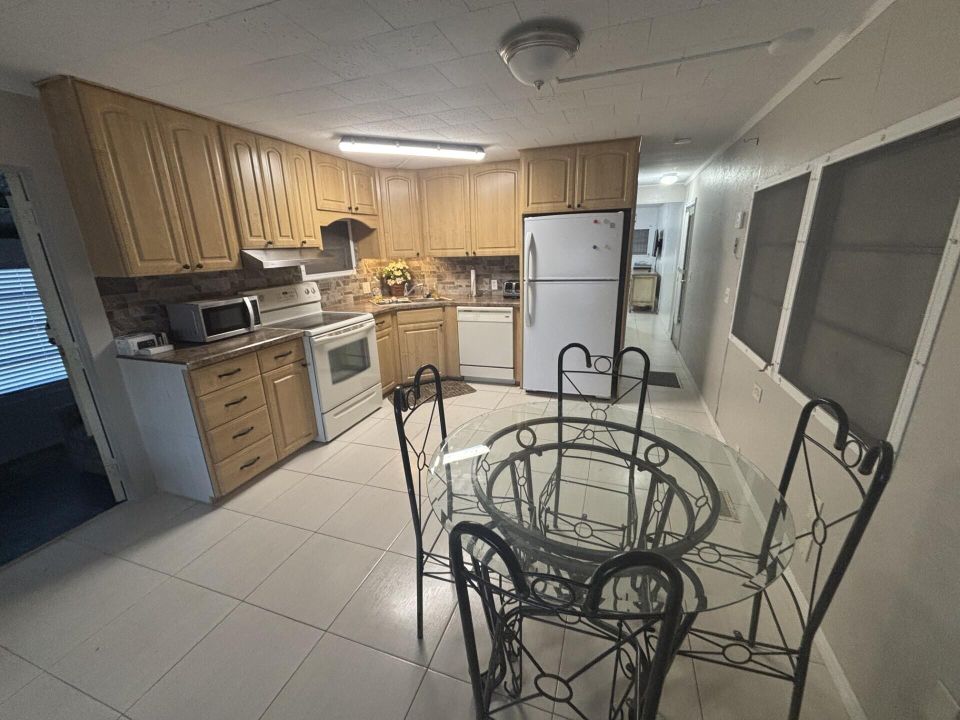 На продажу: $45,000 (2 спален, 1 ванн, 819 Квадратных фут)