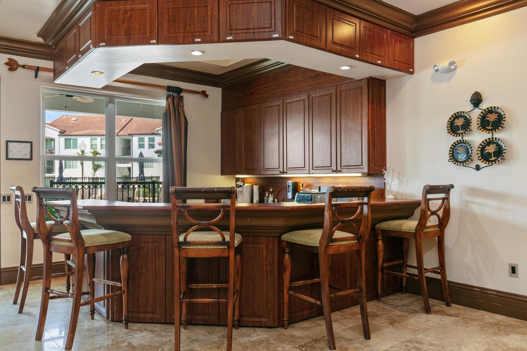 For Rent: $1,900 (1 beds, 1 baths, 793 Square Feet)