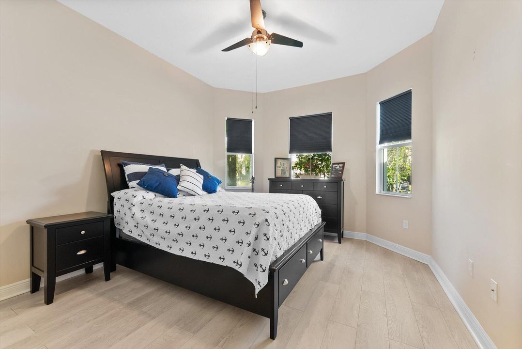 For Sale: $685,000 (4 beds, 2 baths, 2287 Square Feet)