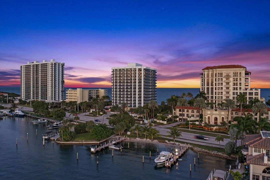 合同活跃: $3,650,000 (3 贝兹, 3 浴室, 2296 平方英尺)