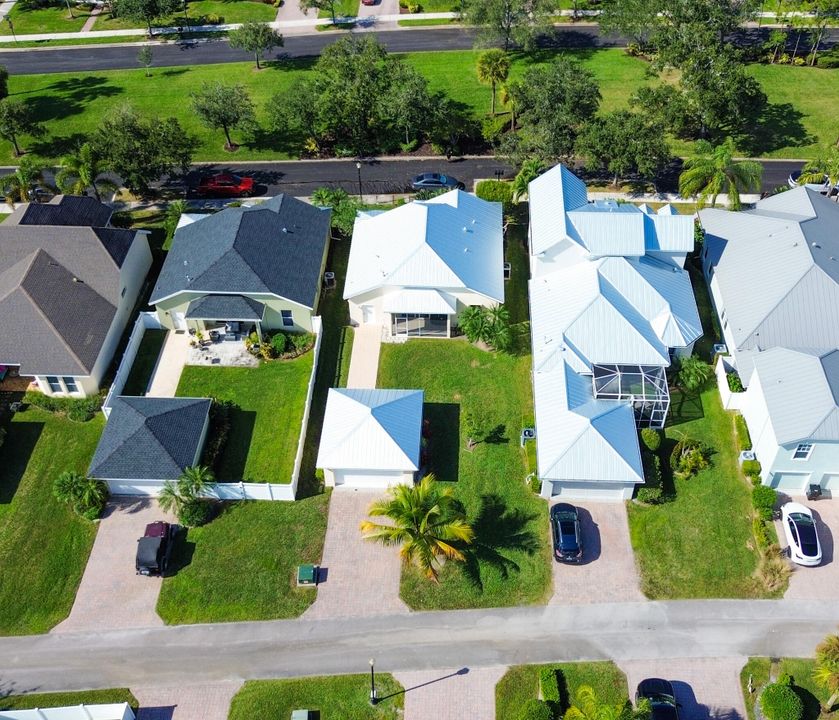 For Sale: $342,000 (2 beds, 2 baths, 1440 Square Feet)