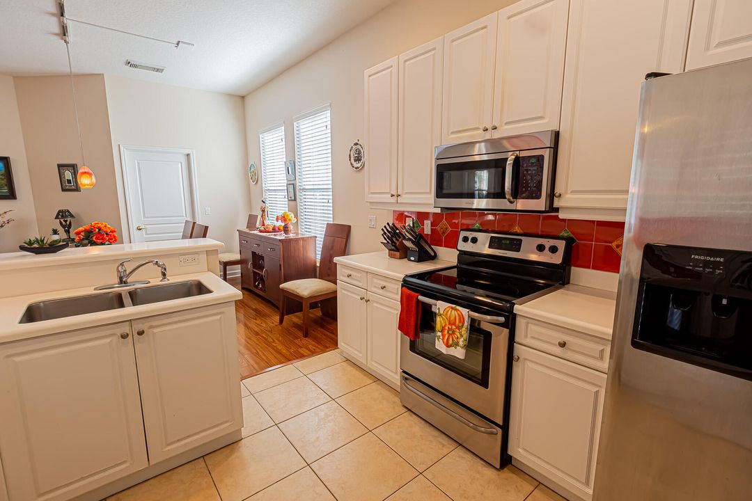 For Sale: $342,000 (2 beds, 2 baths, 1440 Square Feet)