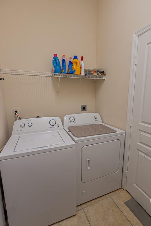 For Sale: $342,000 (2 beds, 2 baths, 1440 Square Feet)