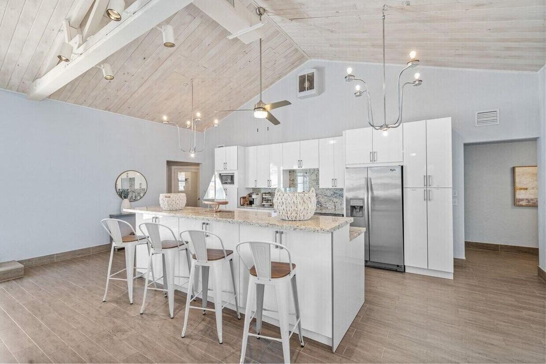 En Renta: $10,600 (3 camas, 2 baños, 2544 Pies cuadrados)