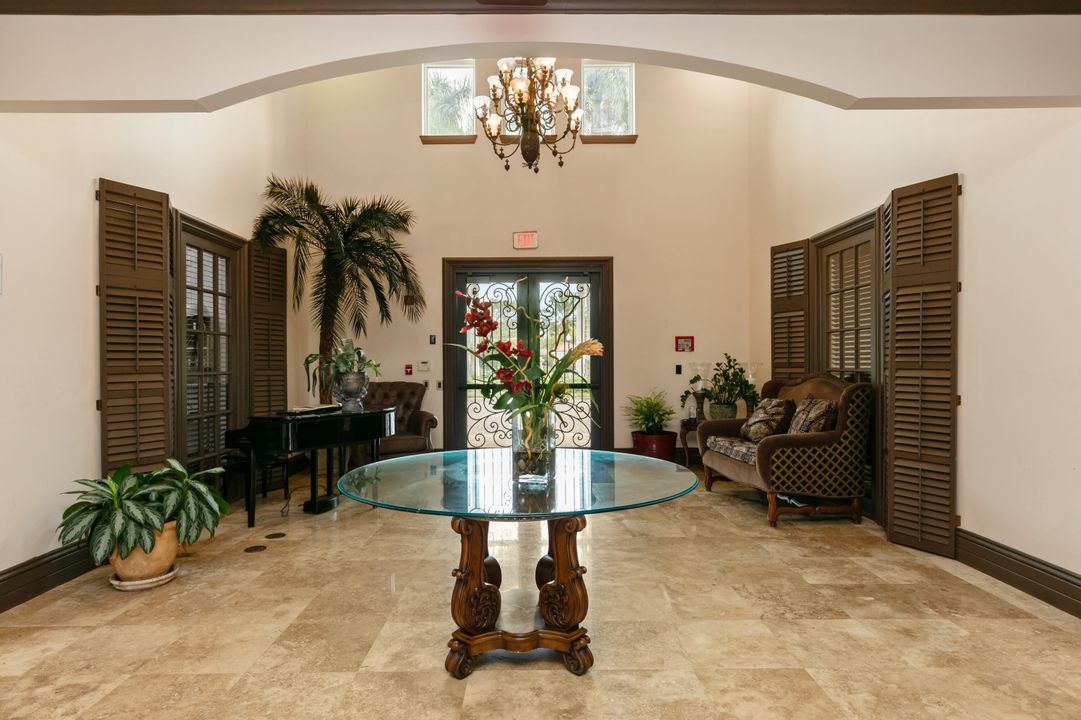 For Rent: $1,900 (1 beds, 1 baths, 793 Square Feet)