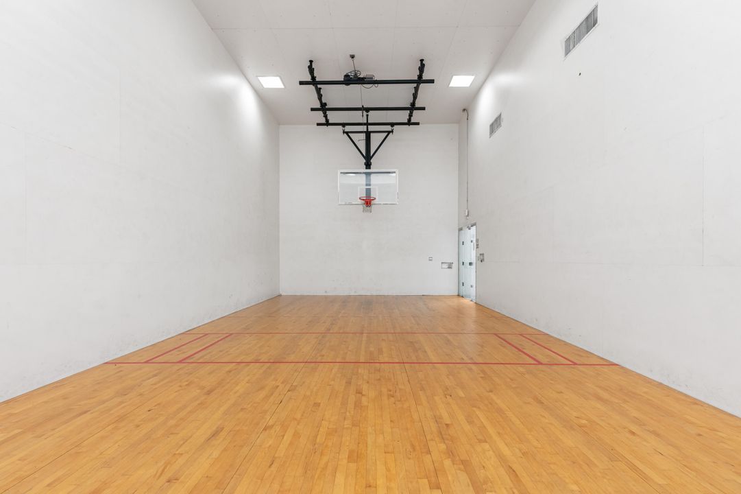 For Rent: $1,900 (1 beds, 1 baths, 793 Square Feet)