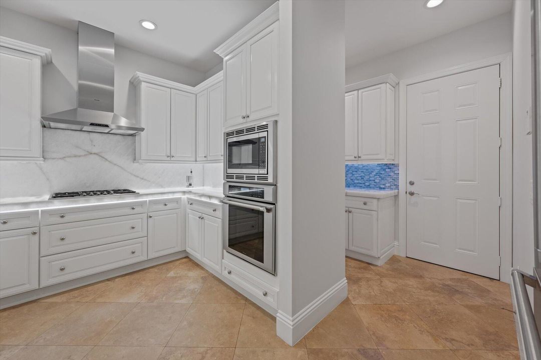 For Sale: $875,000 (3 beds, 3 baths, 2509 Square Feet)