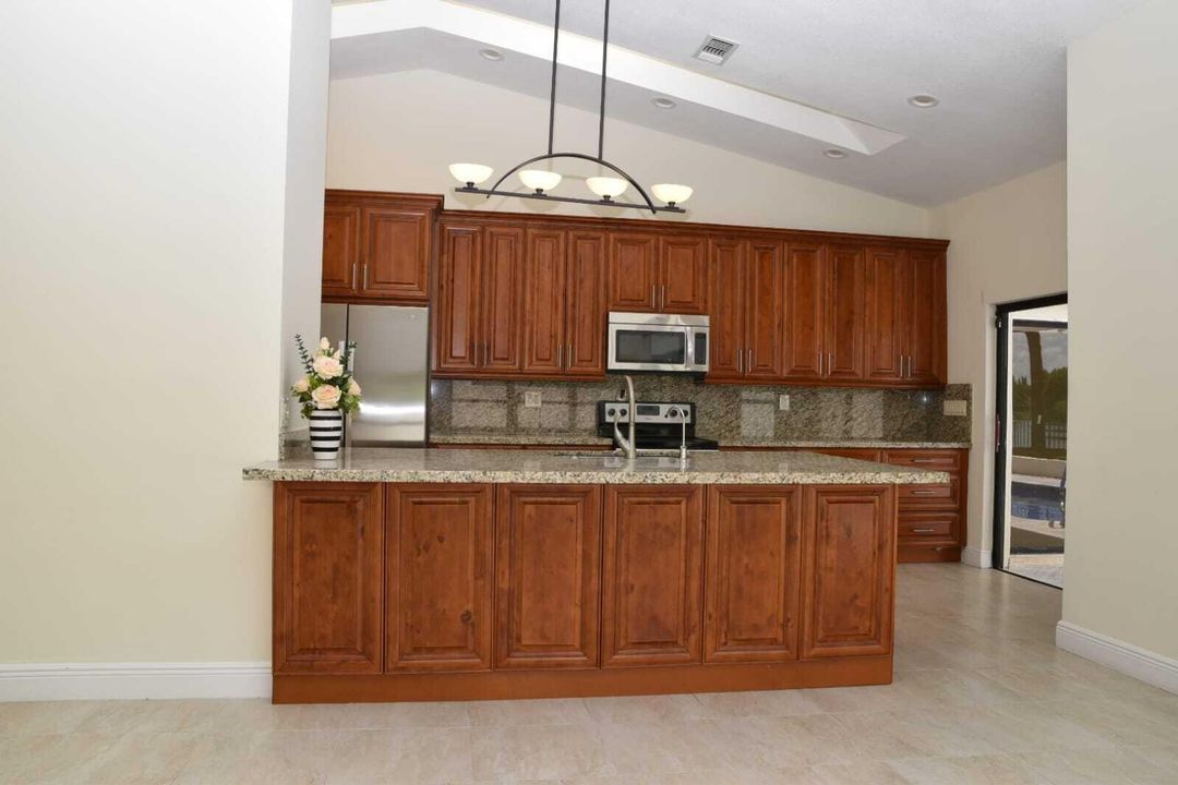 For Rent: $6,100 (3 beds, 2 baths, 2101 Square Feet)