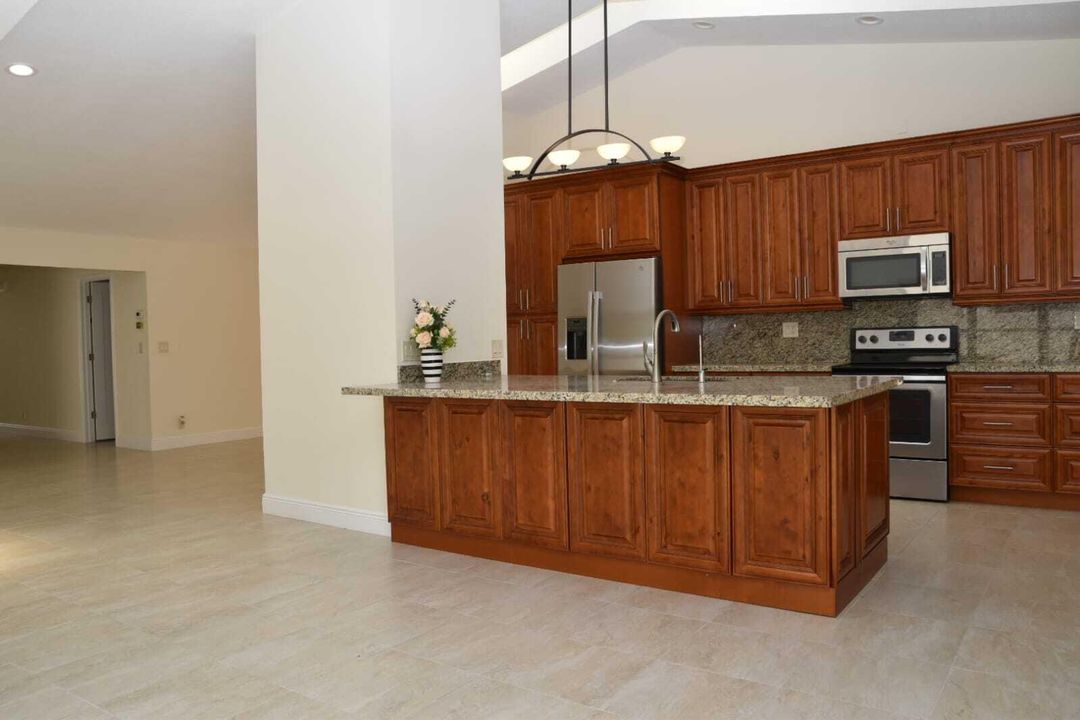 For Rent: $6,100 (3 beds, 2 baths, 2101 Square Feet)