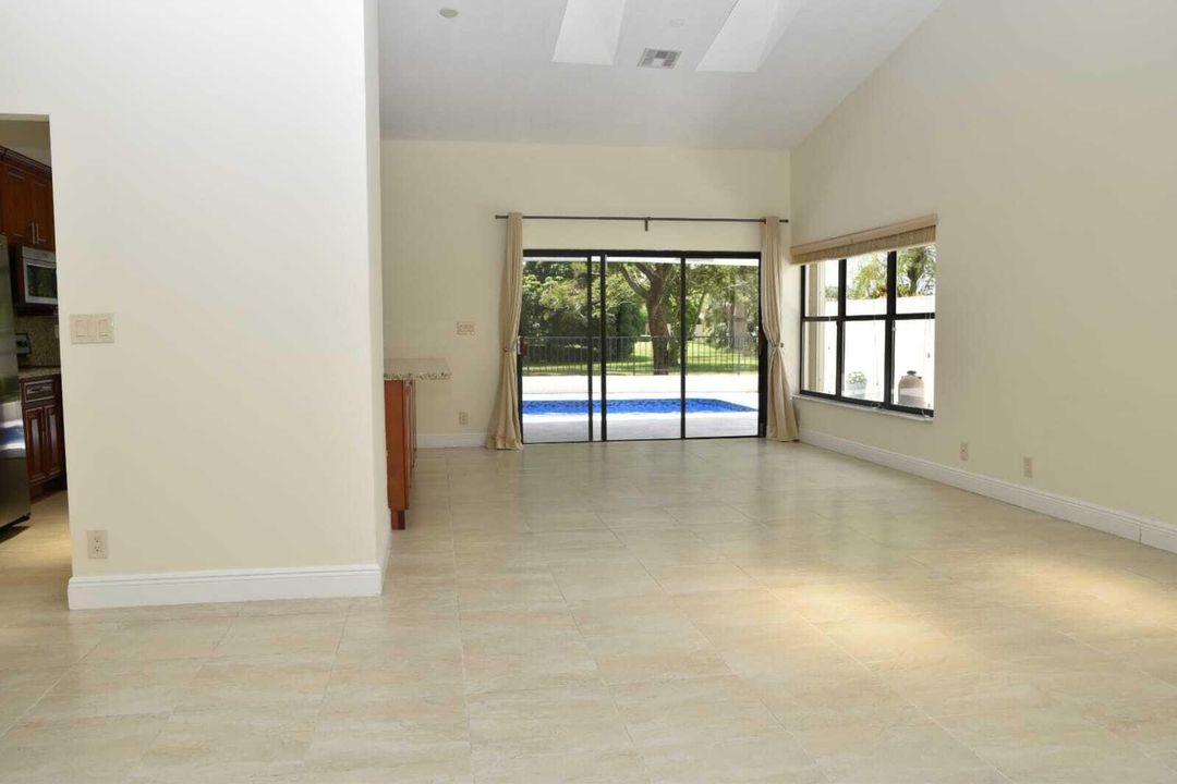 For Rent: $6,100 (3 beds, 2 baths, 2101 Square Feet)