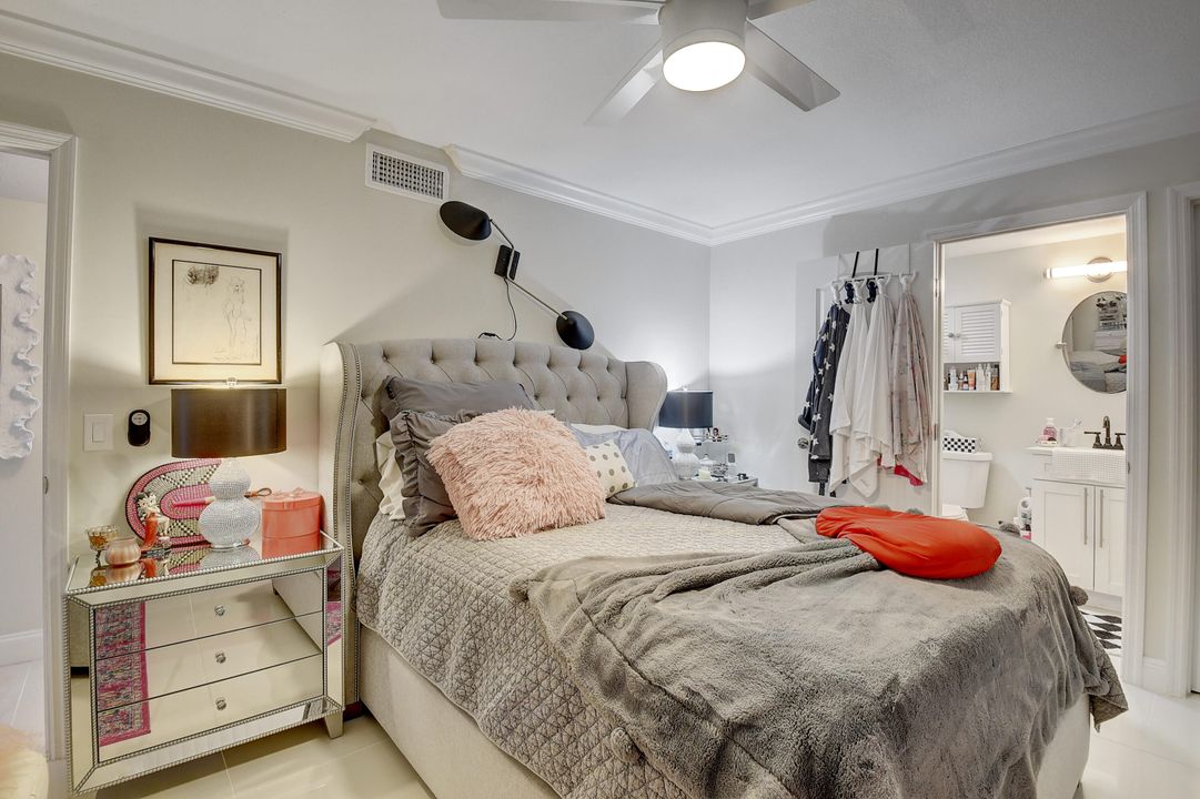 En Renta: $2,300 (2 camas, 2 baños, 910 Pies cuadrados)