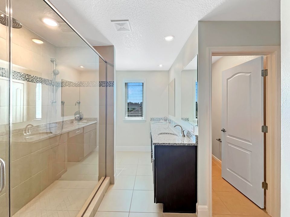 For Rent: $3,600 (4 beds, 3 baths, 3087 Square Feet)