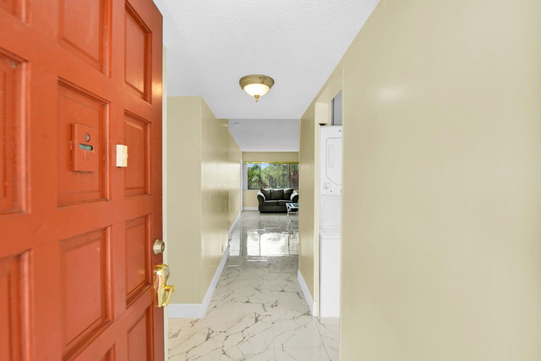Active With Contract: $159,000 (1 beds, 1 baths, 761 Square Feet)
