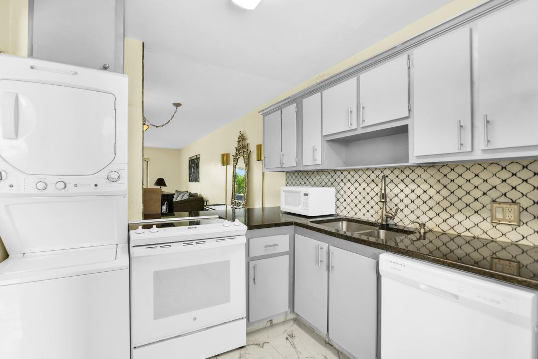 Active With Contract: $159,000 (1 beds, 1 baths, 761 Square Feet)