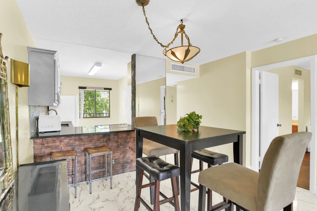 Active With Contract: $159,000 (1 beds, 1 baths, 761 Square Feet)