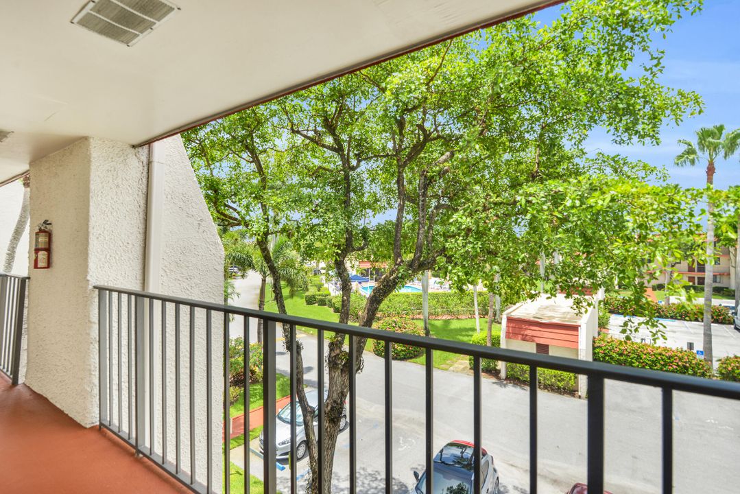 Active With Contract: $159,000 (1 beds, 1 baths, 761 Square Feet)